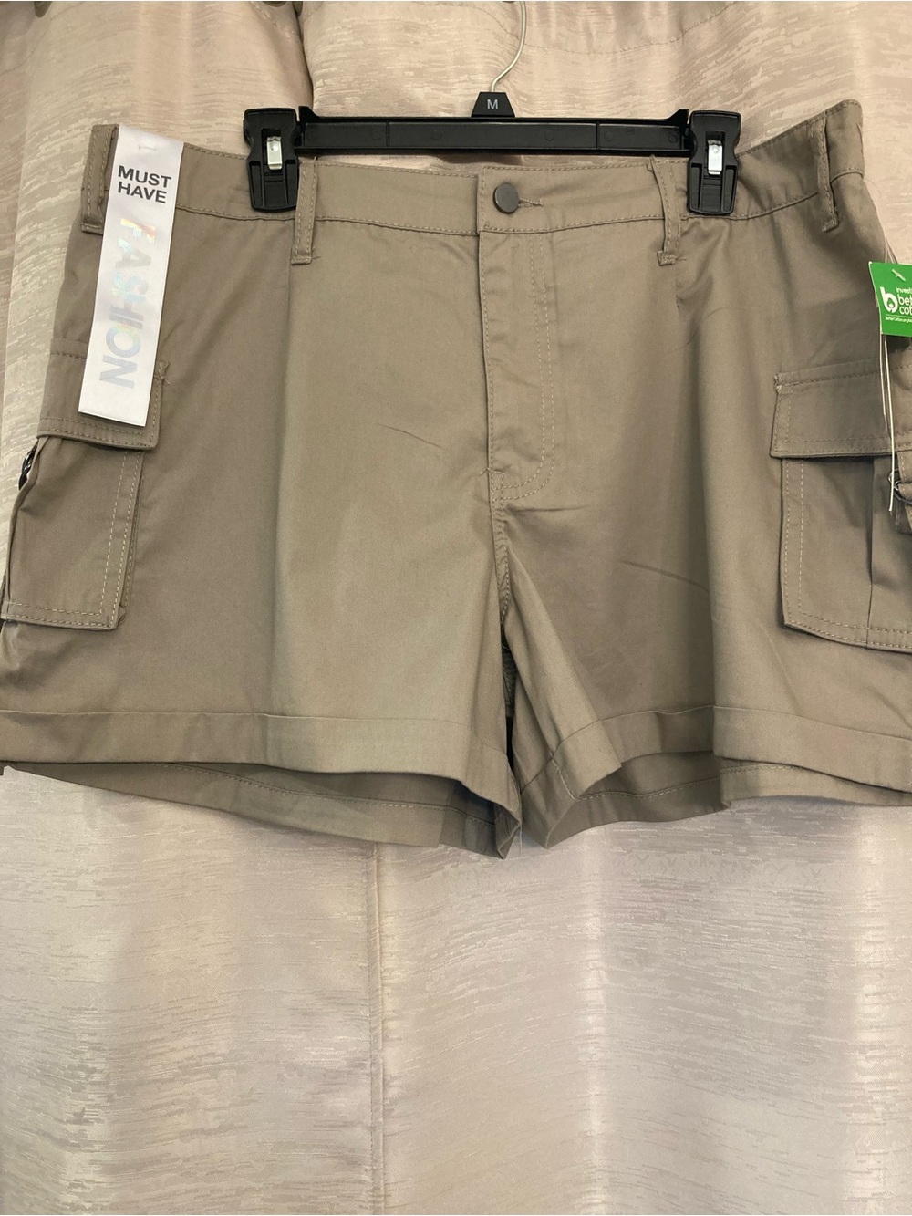 Kohl's Brand Tinseltown Taupe color shorts Womens size 11/30.‎ NWT.
